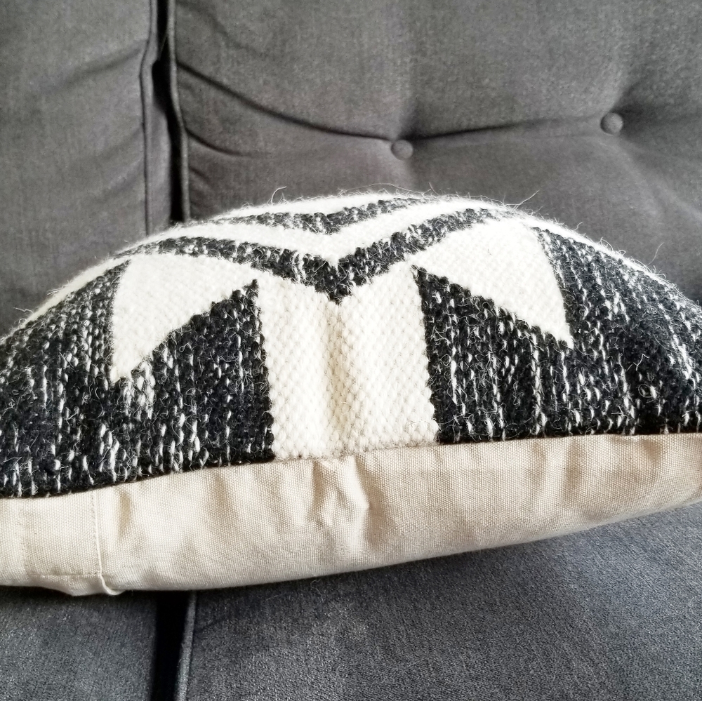 🌻NEW🌻 Wool Southwestern Cushion Cover - Picture 6 of 6